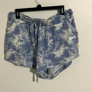 Shorts with cloud tie-dye